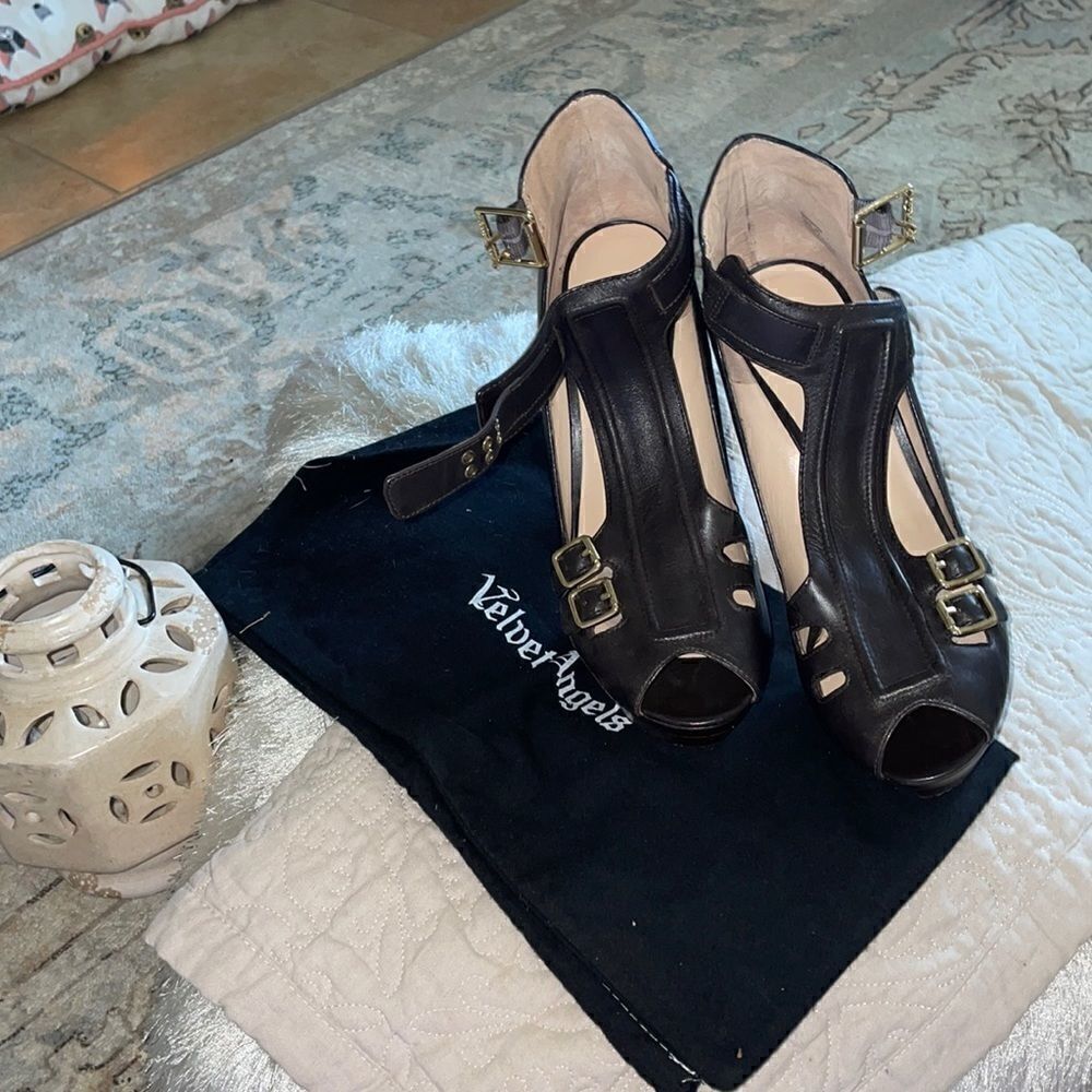 Velvet Angels Leather Platform Pump Sz 40/9